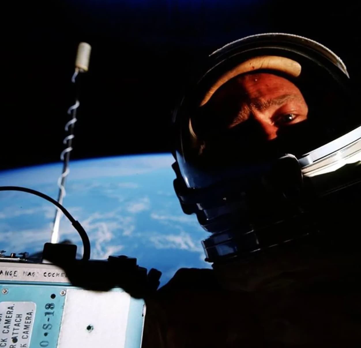 buzz aldrin selfie - Ange Mag Cocke Ck Camera. Rattach K Camera. 10.S18.